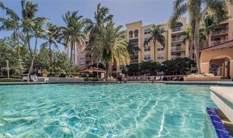 19801 E Country Club Dr in Aventura, FL - Building Photo