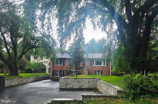 property at 6513 Old Dominion Dr