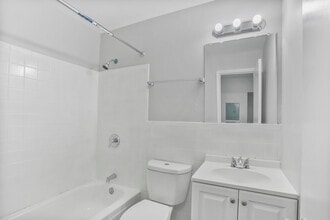 Dwell Avondale in Cincinnati, OH - Foto de edificio - Interior Photo