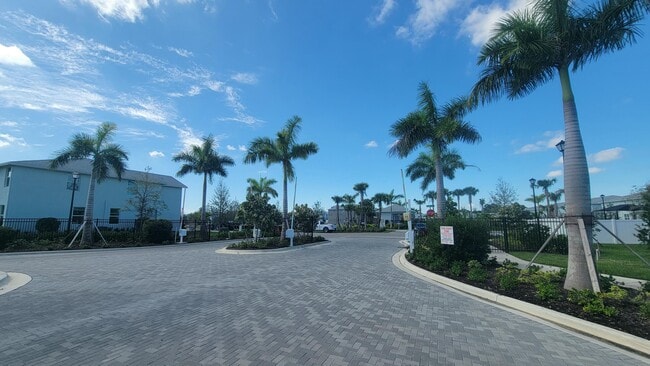 569 Salisbury Cir in Fort Pierce, FL - Building Photo - Building Photo