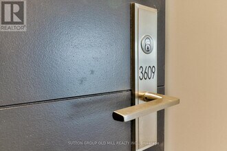 488-3488 University Ave in Toronto, ON - Building Photo - Building Photo