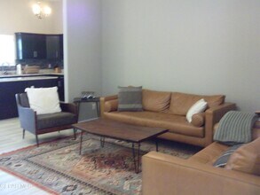 7836 Enchanted View Dr in El Paso, TX - Foto de edificio - Building Photo