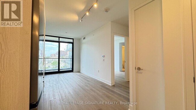 86 Dundas St E in Mississauga, ON - Building Photo - Building Photo