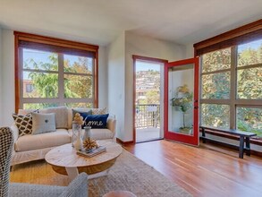 722 Nob Hill Ave N in Seattle, WA - Building Photo - Building Photo