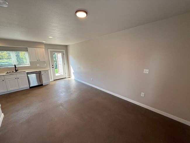 2901 Waverly Dr SE in Albany, OR - Building Photo - Building Photo