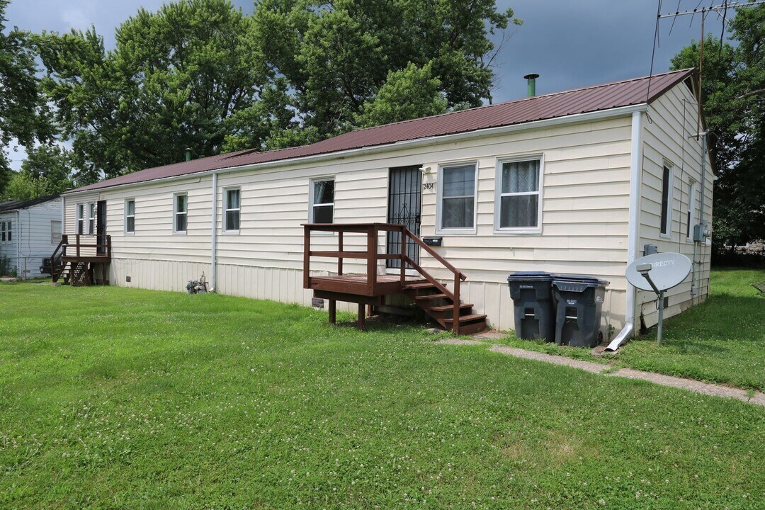 2406-2406 Flint Hills Dr in Burlington, IA - Building Photo