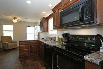 Rainbow MH & RV Resort in Frostproof, FL - Foto de edificio - Interior Photo