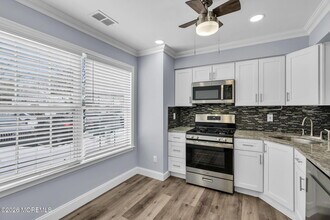 401 Hampton Ct in Englishtown, NJ - Building Photo - Building Photo