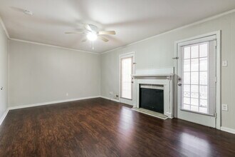 1201 Valerie Woods Dr in Stone Mountain, GA - Foto de edificio - Building Photo