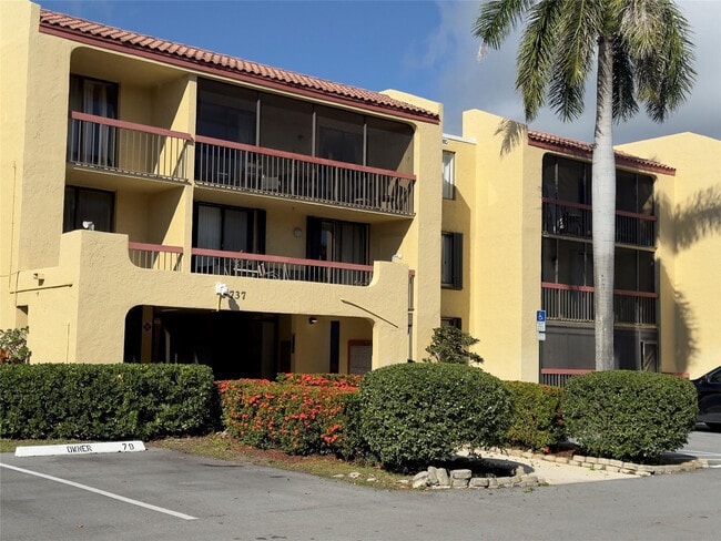 737 SE 1st Way in Deerfield Beach, FL - Building Photo - Building Photo