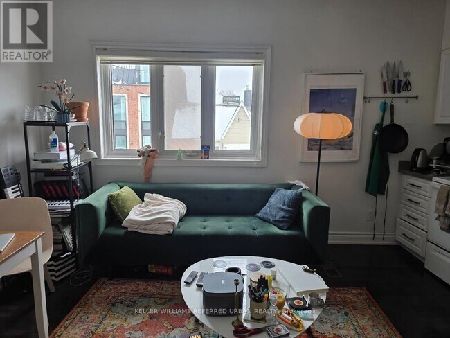 18 Palmerston Ave in Toronto, ON - Building Photo - Building Photo