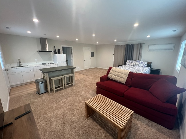 property at 1524 Mira Mar Ave