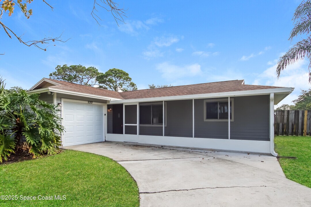 1130 Emerald Rd SE in Palm Bay, FL - Building Photo