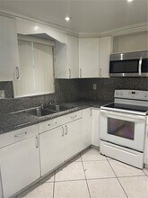 7505 SW 82nd St in Miami, FL - Building Photo - Building Photo