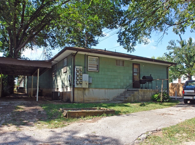 1131 Elm St in Springfield, MO - Foto de edificio - Building Photo