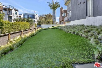 24 Westwind St in Los Angeles, CA - Building Photo - Building Photo