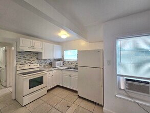 503 S E St in Lake Worth Beach, FL - Foto de edificio - Building Photo