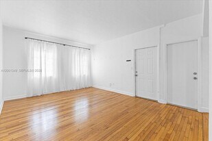 1561 Lenox Ave. in Miami Beach, FL - Building Photo