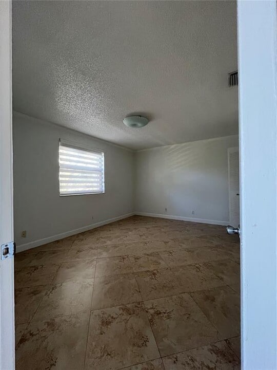 10121 W Sunrise Blvd, Unit 304 in Plantation, FL - Building Photo