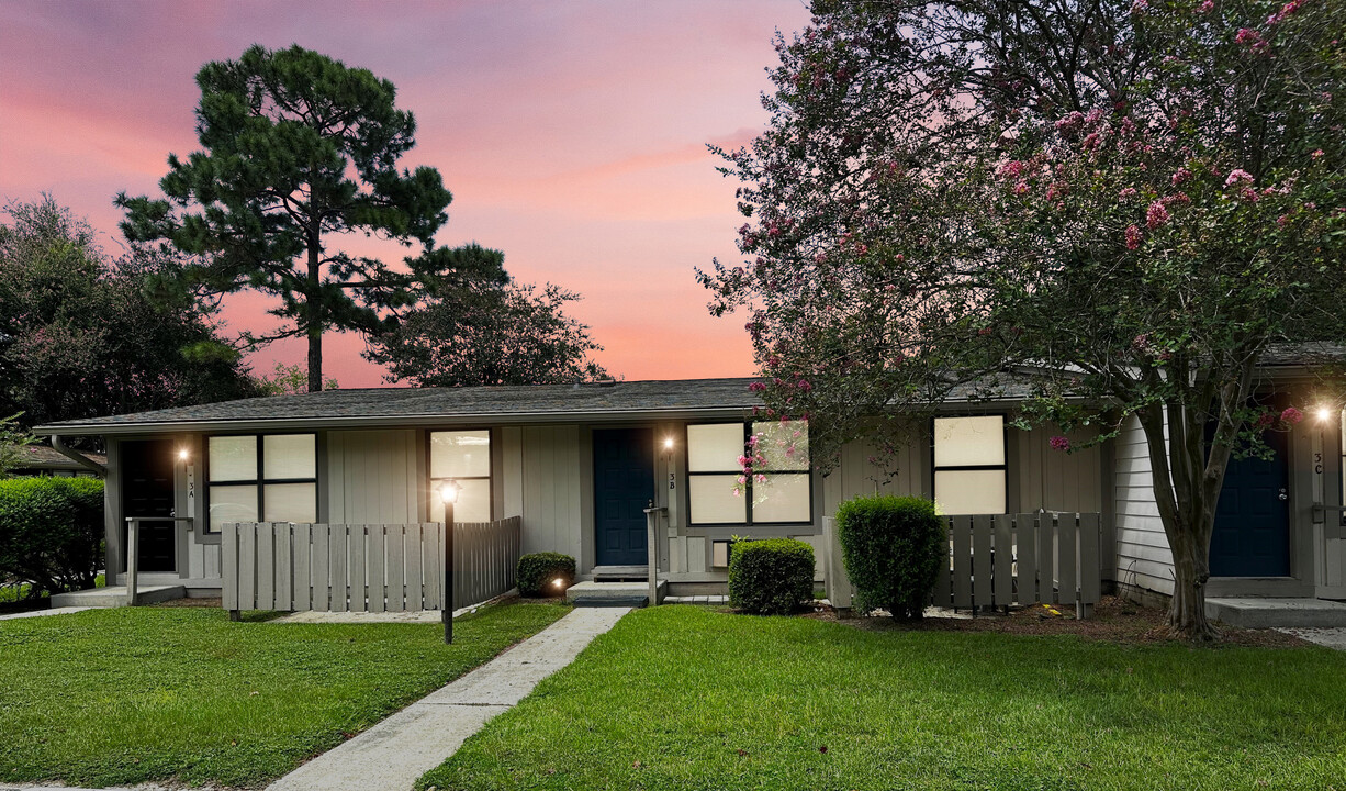 Archer Court in Gainesville, FL - Building Photo