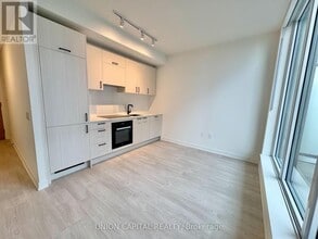 1 Quarrington Lane in North York, ON - Building Photo - Building Photo