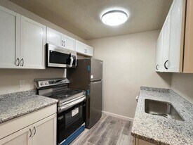 128 W 9th Ave in Columbus, OH - Building Photo