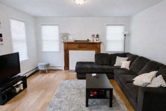 45 Delsole Rd in Hamden, CT - Foto de edificio - Building Photo