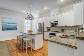 916 Lawrence St in Houston, TX - Building Photo - Building Photo