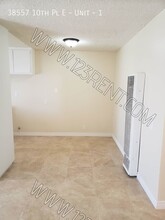 38557 10th Pl E in Palmdale, CA - Building Photo - Building Photo