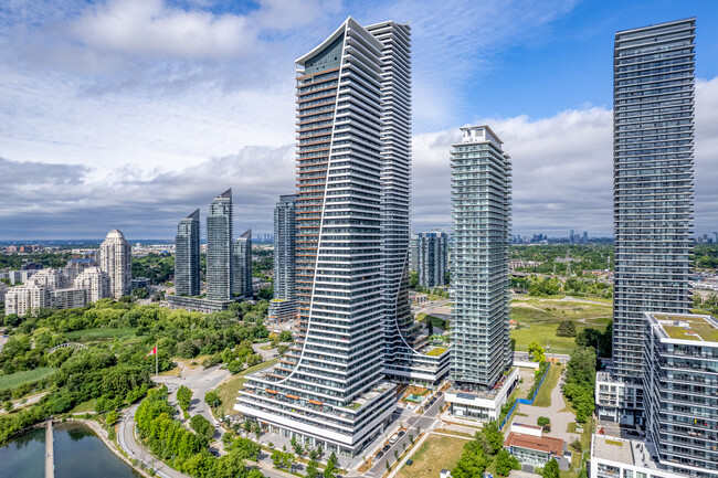 Sky Tower in Toronto, ON - Building Photo - Building Photo