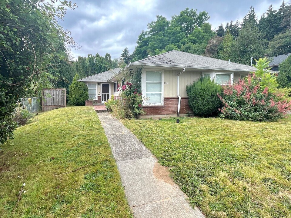 2251-2255-2255 SE 70th Ave in Portland, OR - Building Photo