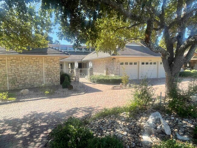 406 Sombrero in Horseshoe Bay, TX - Building Photo - Building Photo