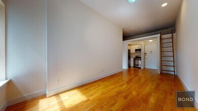 253 W 93rd St in New York, NY - Building Photo - Building Photo