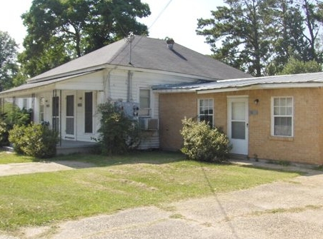 905 Gill St in Columbia, MS - Building Photo