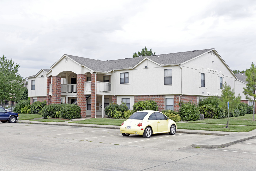 Starrfire Apartments in Fayetteville, AR - Building Photo