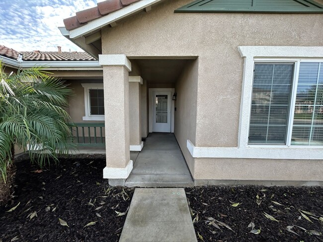 2021 W Hampton Dr in Hanford, CA - Building Photo - Building Photo