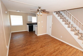 Oak Ridge Apartments in Fort Worth, TX - Foto de edificio - Building Photo