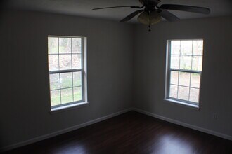 9221 Lambright Rd in Houston, TX - Foto de edificio - Building Photo
