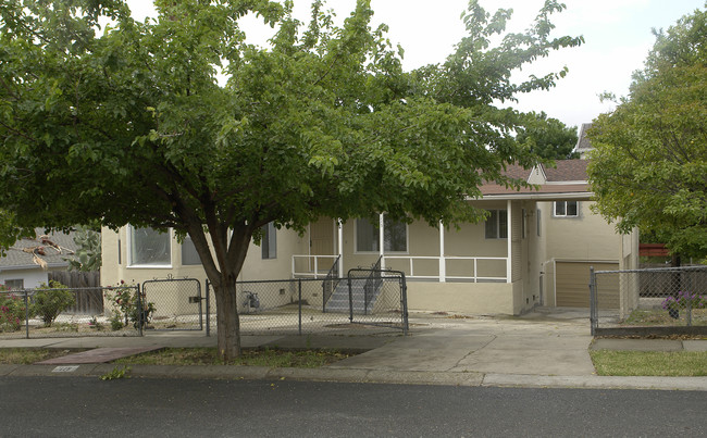 115 Lois Ave in Pittsburg, CA - Building Photo - Building Photo