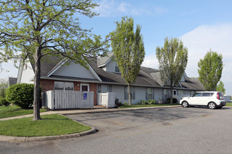 Streetsboro Village Square in Streetsboro, OH - Foto de edificio - Building Photo