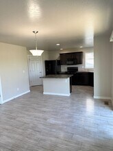 8430 E Rathdrum Dr in Nampa, ID - Foto de edificio - Building Photo