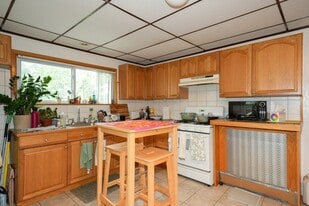16 Summit Ave, Unit 2 in Somerville, MA - Building Photo