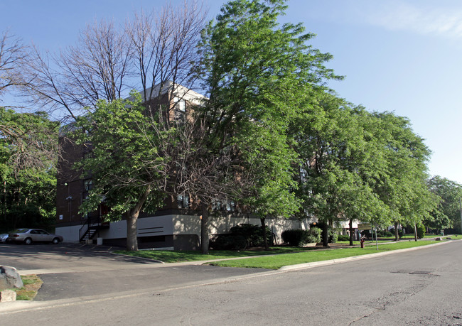 Fox Shore Apartment in Aurora, IL - Building Photo - Building Photo