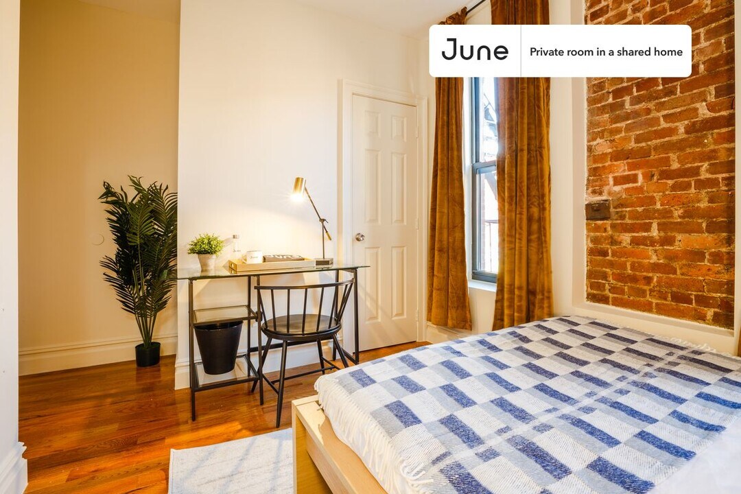 Room in Shared 3 bed/2 bath home in New York, NY - Building Photo