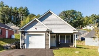 14 John Dr in Laconia, NH - Building Photo