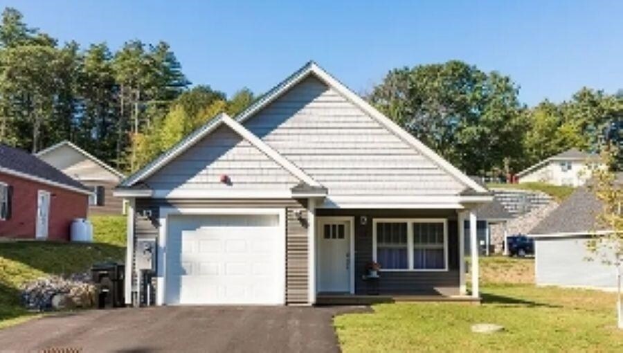 14 John Dr in Laconia, NH - Building Photo