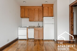 4755 N Sawyer Ave in Chicago, IL - Building Photo - Building Photo