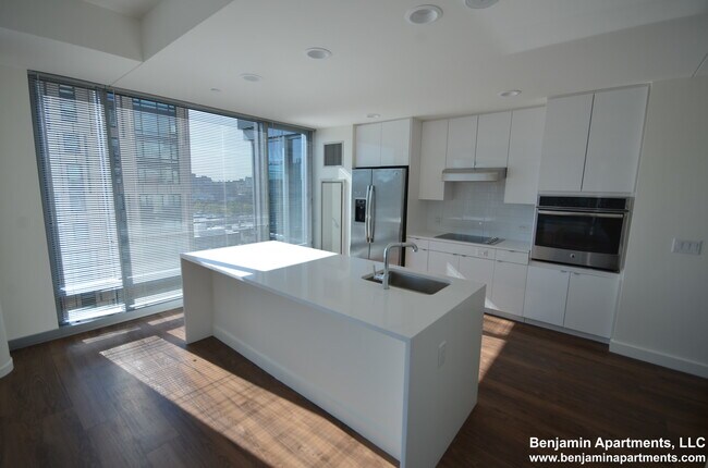 1377 Boylston St, Unit 1310 in Boston, MA - Building Photo - Building Photo