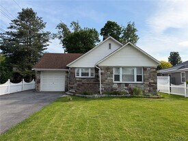 902 James St in Utica, NY - Building Photo