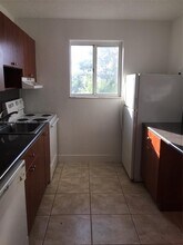 458 SW 10th St in Miami, FL - Building Photo - Building Photo